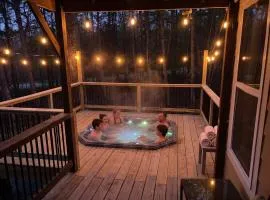 Dogwood Cottage with Private Fire Pit & Sleeps 6
