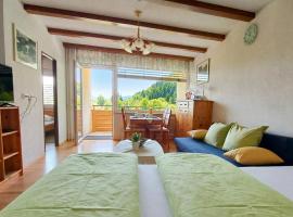 ROBERTO Haus KMB Seeappartement am Ossiacher See, Hallenbad, Skiarena Gerlitzen โรงแรมในTschöran