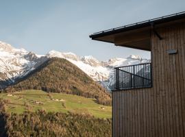 Lahnerhof Chalets mit Bergblick, Terrasse & Sauna im Ahrntal, hotel a Lutago