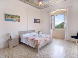 Acciuga House, hotel a Biassa