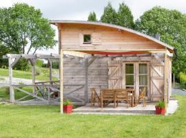 Chalet 5 personnes, proche canal – hotel w mieście Landeleau