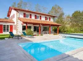 Villa Zeruko Izarra, Grand standing