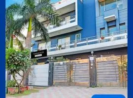 Super Townhouse Sector 49 Sohna Road