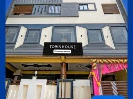 Super Townhouse Taramandal Near Sahara States