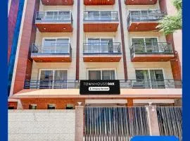 Super Townhouse Oak Sector 39 Medanta