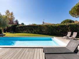 Appartement Jardin Parc St Martin, hotel v mestu Pompignac