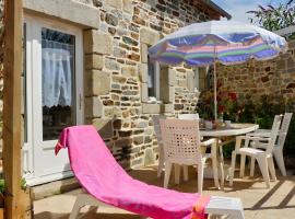 Ty Uhella - Gîtes De Kergorz, hotel i Plomodiern