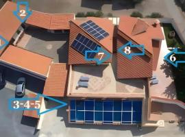 Villa Nuragica Apartments, hotel en Bacu Abis