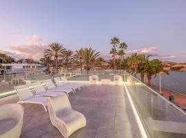 Seafront villa with jacuzzi