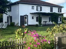 Bienvenue à la maison: Mézos şehrinde bir otel