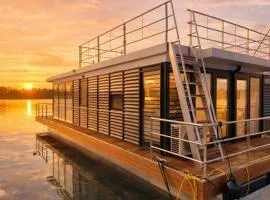 Floatinghouse Bakerman