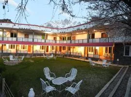 Hotel Serenity Inn