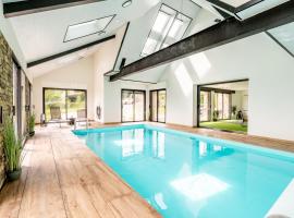 Gite Ti Coz piscine intérieure, Hotel in Caden