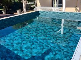 Petit coin de paradis Périgourdin, Hotel in Montrem