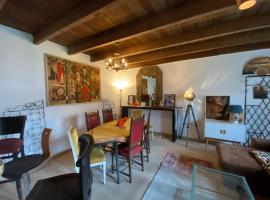 La Grange des zarts – hotel w mieście Champagné-le-Sec