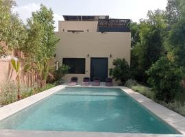 Villa in Marrakech, nature, pool, Jacuzzi, sauna, quiet, hotel u gradu 'Aghmat'