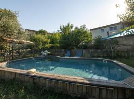 Les Oliviers - Le Chant des Tongs, hotel v destinácii Salazac