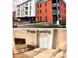 Local-Lux Apartment G3 - Private Parking & Balcony