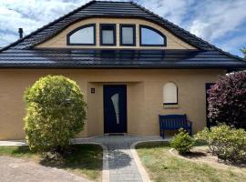 Villa am See für 4 Personen 120 M², hótel í Göhren-Lebbin