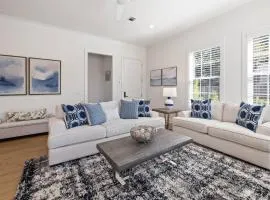 3BR Townhome - Sleeps 7 - Pool