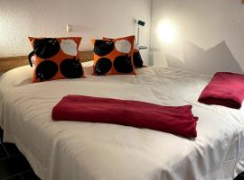Cozy Waldshut Hideaway close to Switzerland, hotel en Waldshut-Tiengen