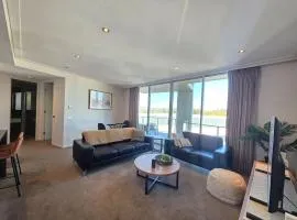 City Pool Stay by Glebe Park and Canberra Centre - Hosted by Canstay