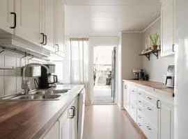 Calm and Comfortable 3BR Family Home with BBQ and Shared Pool