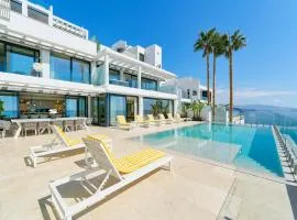 Villa Riviera, Luxury, pool, jacuzzi, cinema & gym