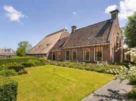 Bed & Breakfast Unia Zathe, monumentale boerderij tussen Dokkum en de Waddenzee, hotel en Ee