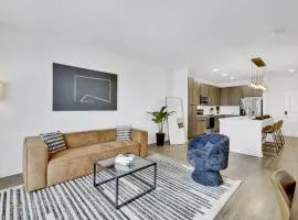 Spacious Oasis with Pool, Gym, and Stunning City Views