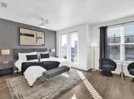 Cozy Flat with Pool, Gym, and Stunning City Views