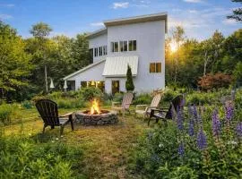 Modern Glass House with Firepit, Views & Private Retreat