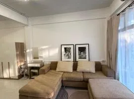 Boutique High Ceiling Apartment 5 min Walk BTS