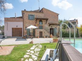 Slow Tuscany Pool, Jacuzzi & Sauna, hotel en Lucignano