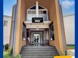 Townhouse Dharwad New Bus Terminal, מלון בMugad
