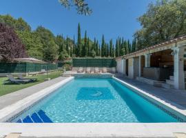 Domaine du Courroussouve, hotel u gradu Opede