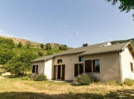 Gite Saint Guiral en pleine nature, hotel a Dourbies