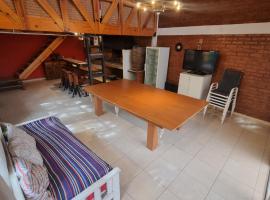 Casa quincho en plottier, hotel a Plottier