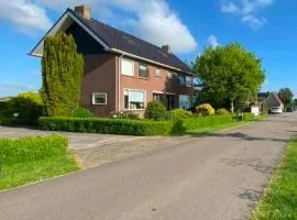 Huis bij het water in uitstekend fiets-, vis- en vaargebied