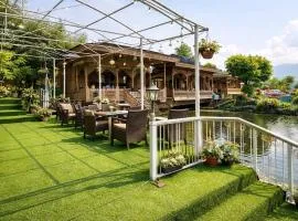 Crown Of Kashmir Group Of Houseboats