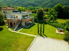콜리코에 위치한 호텔 La villa del lago in giardino