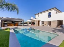 Palm Breeze Villa by Fidalsa