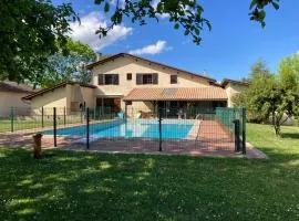 Grande Maison Familiale avec Piscine Clôturée, Idéale Enfants, Proche Bordeaux