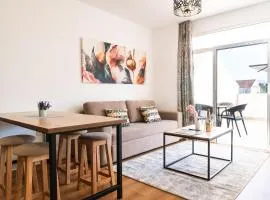 Quiet 1BR Apartment with Balcony, Fast WiFi, Self Check-in
