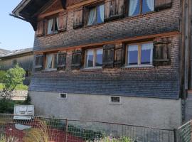 Ferienwohnung in altem Bauernhaus, Hotel in Dalaas