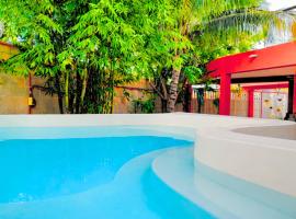 Diamond House with pool, near the airport, готель у місті Меріда