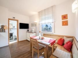 Schnitzer Ferienwohnung Hagebutte, Hotel in Rabland