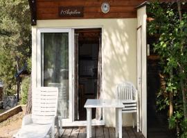 Chalet confortable, animaux acceptés - 2 pers. - API-1-52-2369, Hotel in Les Prats