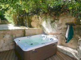 Joli Coin De Verdure Avec Piscine, Hotel in Castelnaudary