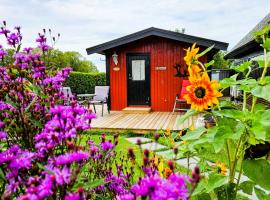 Cozy cabin close to Malmö and Lund, Hotel in Åkarp